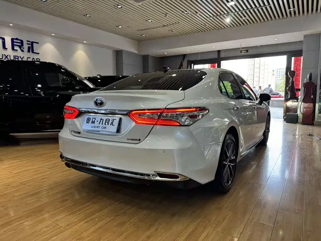Toyota Camry 2024 — фото 11