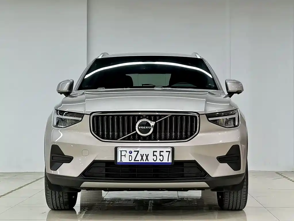 Volvo XC40 2024 — фото 2