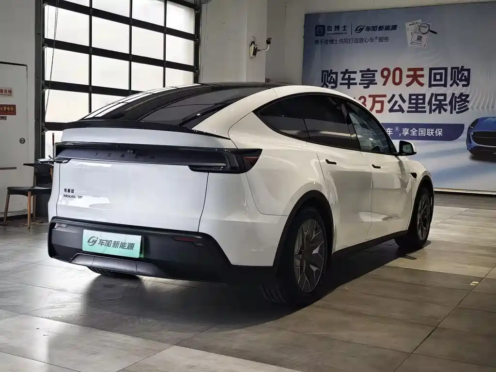 Tesla Model Y L 2025 — фото 9