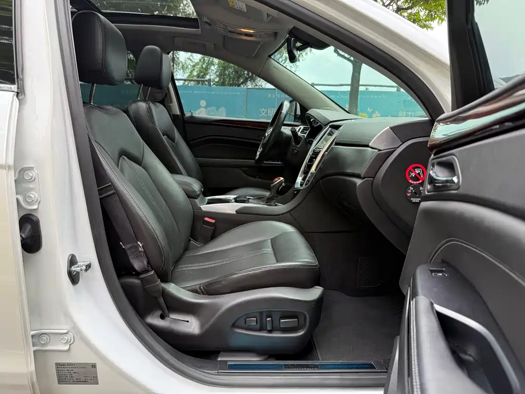 Cadillac SRX 2015 — фото 8