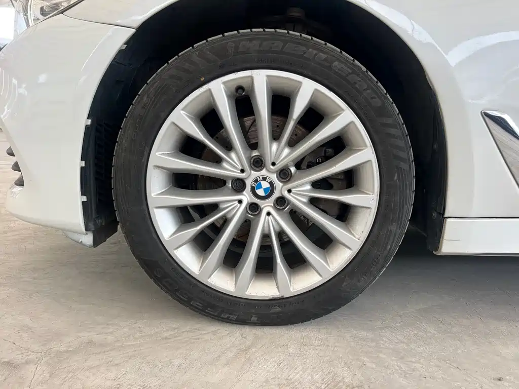 BMW 5 Series 2018 — фото 4