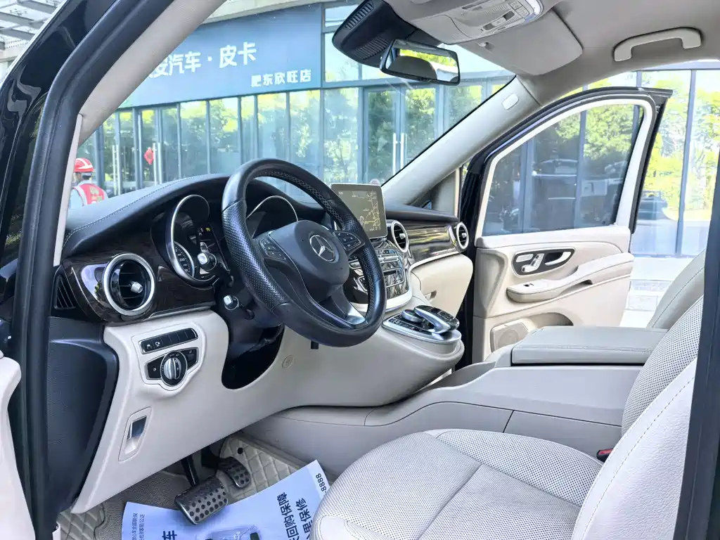 Mercedes-Benz V-Class 2018 — фото 13