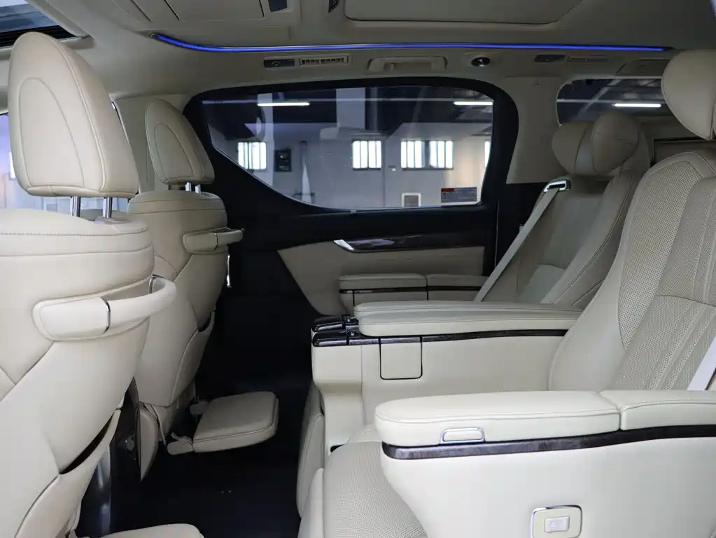 Toyota Alphard 2018 — фото 23
