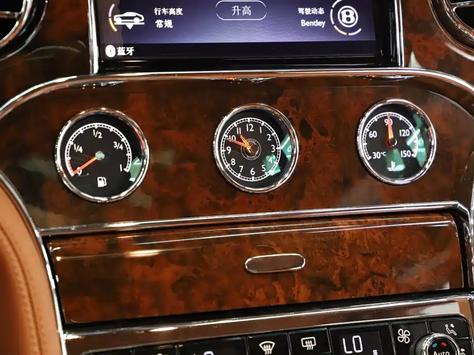 Bentley Mulsanne 2018 — фото 15