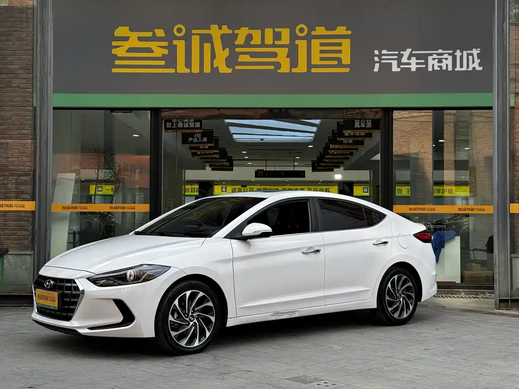 Hyundai Elantra 2020 — фото 1