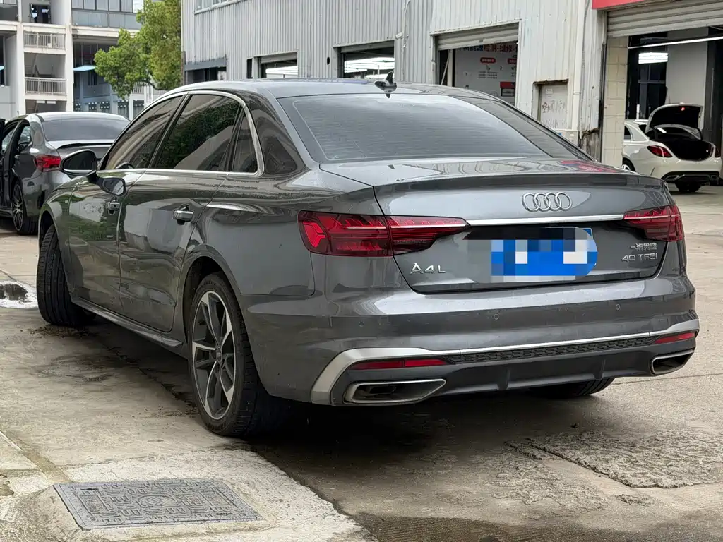 Audi A4L 2023 — фото 13