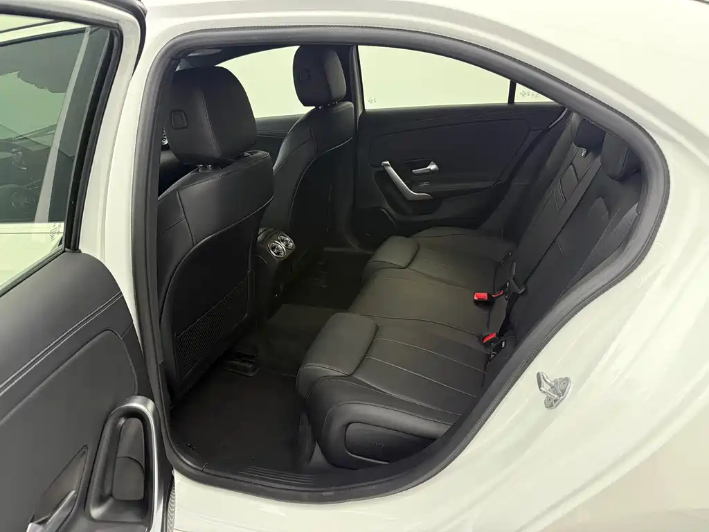 Mercedes-Benz A-Class 2023 — фото 12