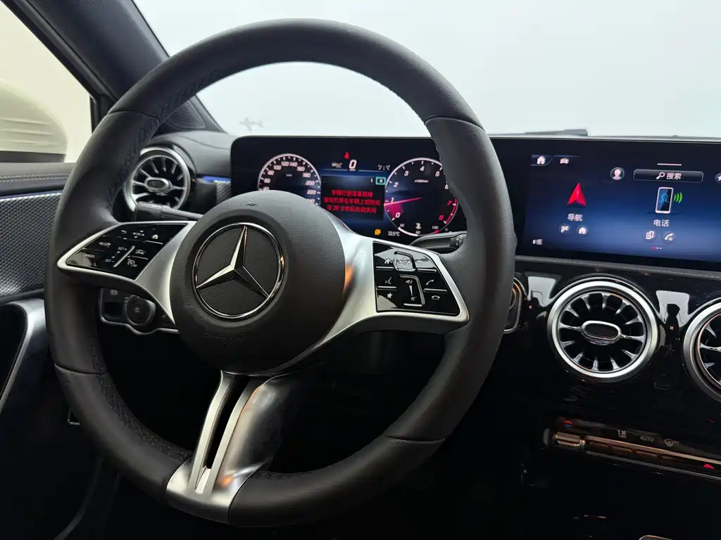 Mercedes-Benz A-Class 2023 — фото 11