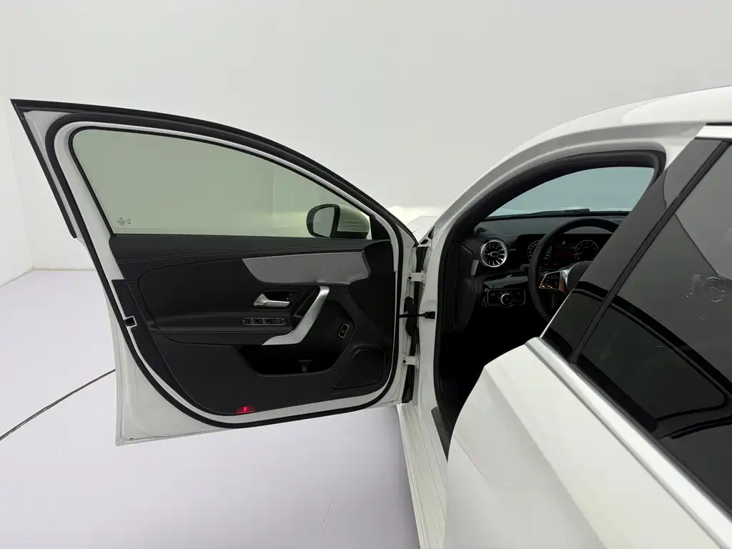 Mercedes-Benz A-Class 2023 — фото 21