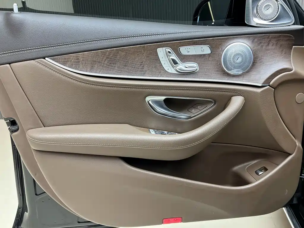 Mercedes-Benz E-Class 2021 — фото 15