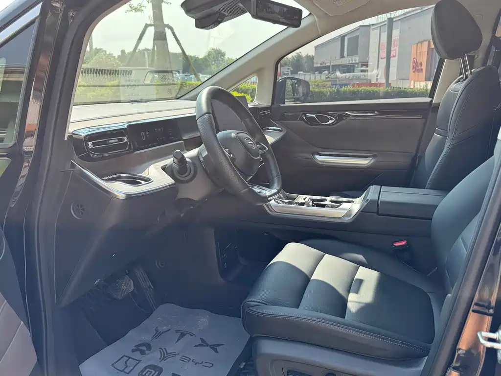 GAC Trumpchi E8 PHEV 2024 — фото 10
