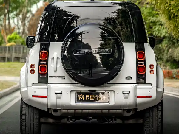 Land Rover Defender 2022