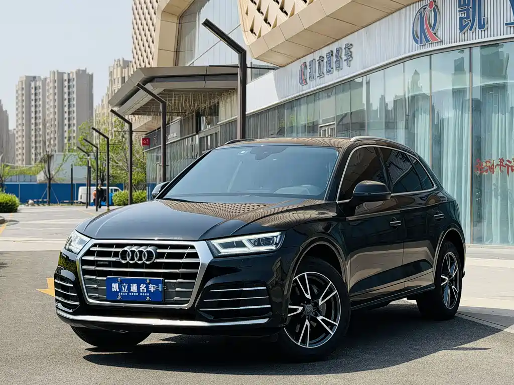 Audi Q5L 2020 — фото 1