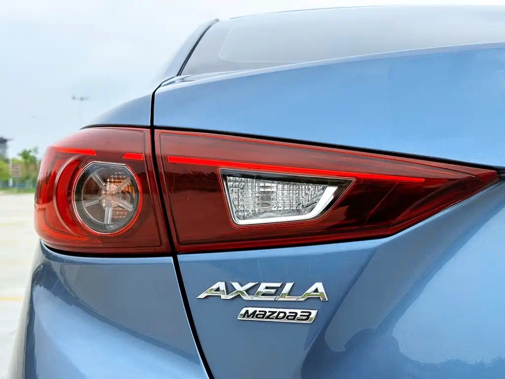 Mazda 3 Axela 2019 — фото 30