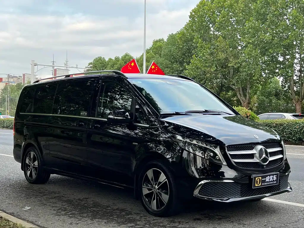 Mercedes-Benz V-Class 2023 — фото 6