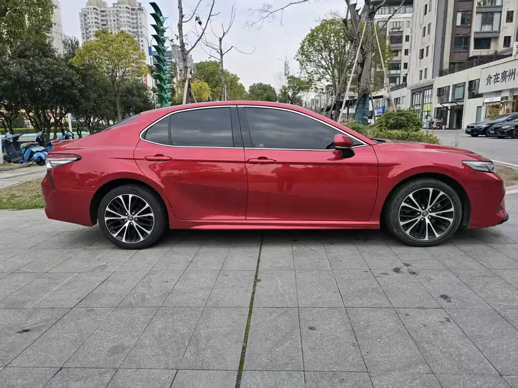 Toyota Camry 2018 — фото 3