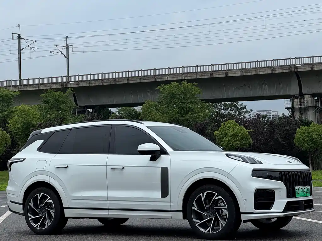 Lynk & Co 09 EM-P 2022