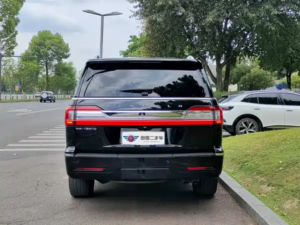 Lincoln Navigator 2021