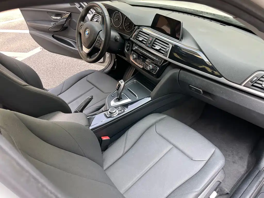 BMW 3 Series 2016 — фото 12