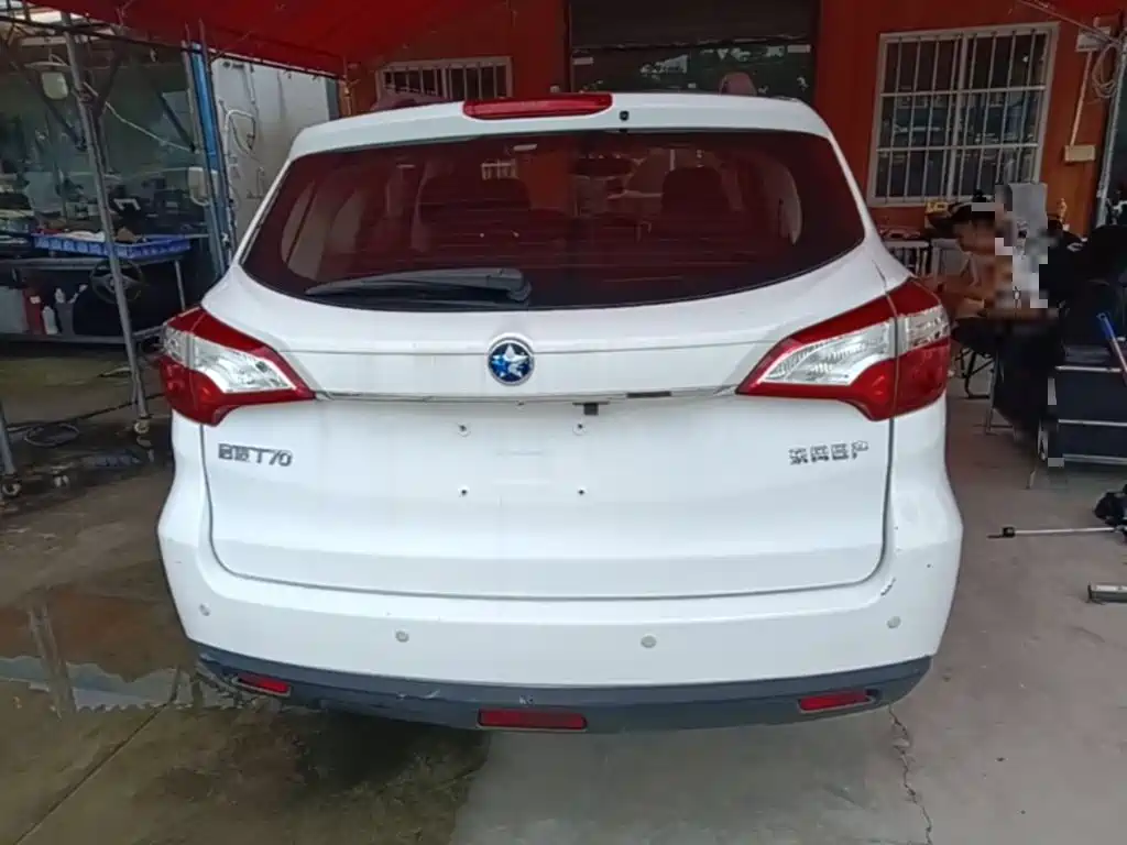 Venucia T70 2015