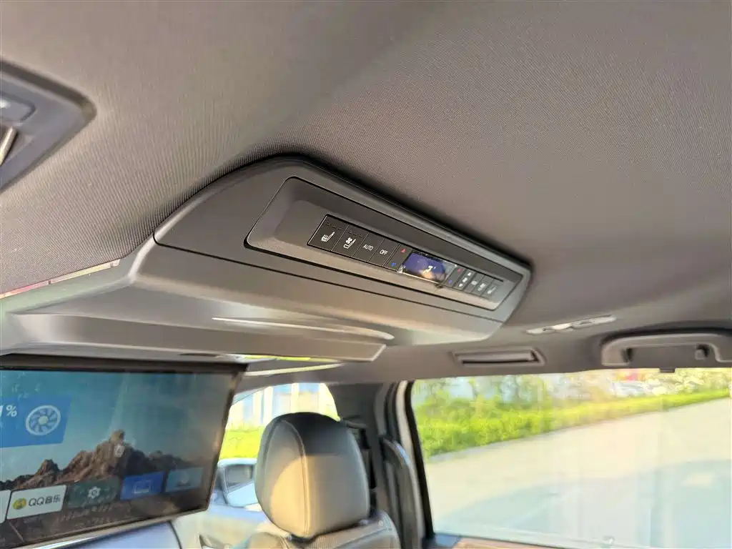 Toyota Sienna 2023 — фото 23