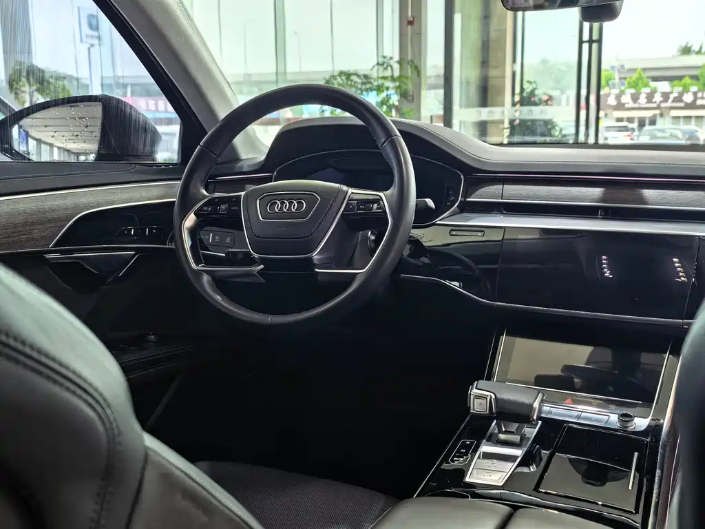 Audi A8 2022 — фото 7