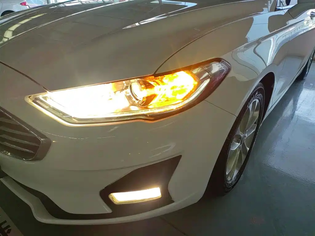 Ford Mondeo 2020 — фото 15