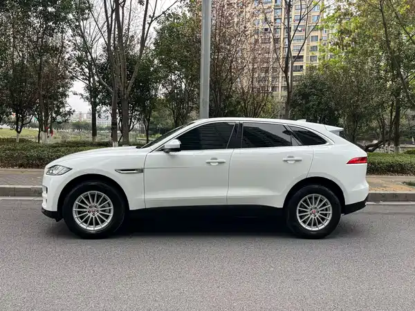 Jaguar F-PACE 2019