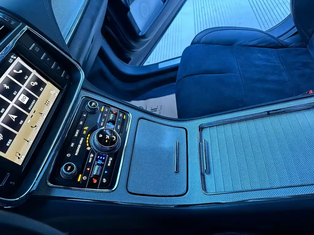 Lincoln Continental 2017 — фото 10