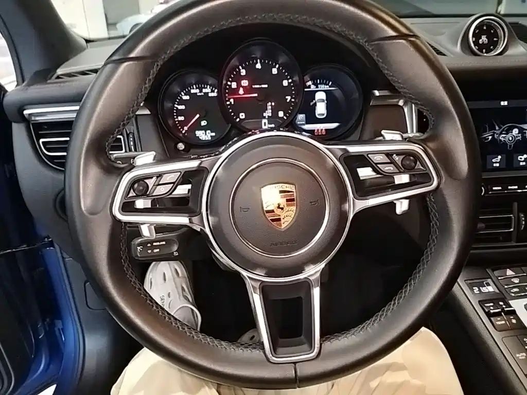 Porsche Macan 2019 — фото 11