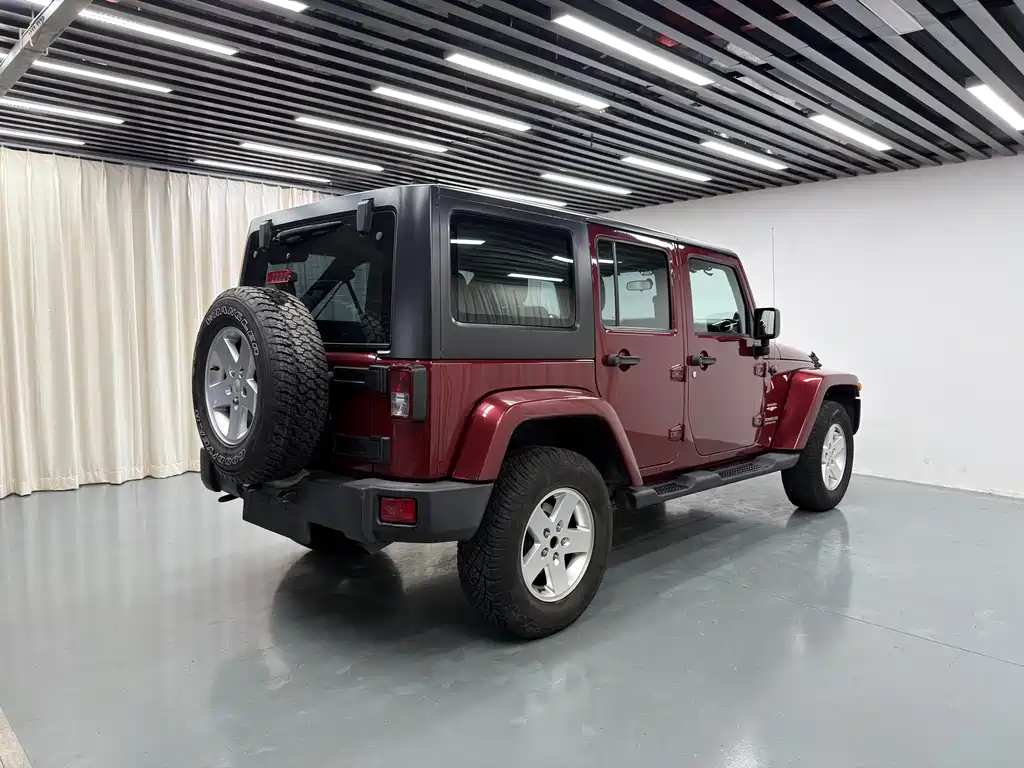 Jeep Wrangler 2012 — фото 15
