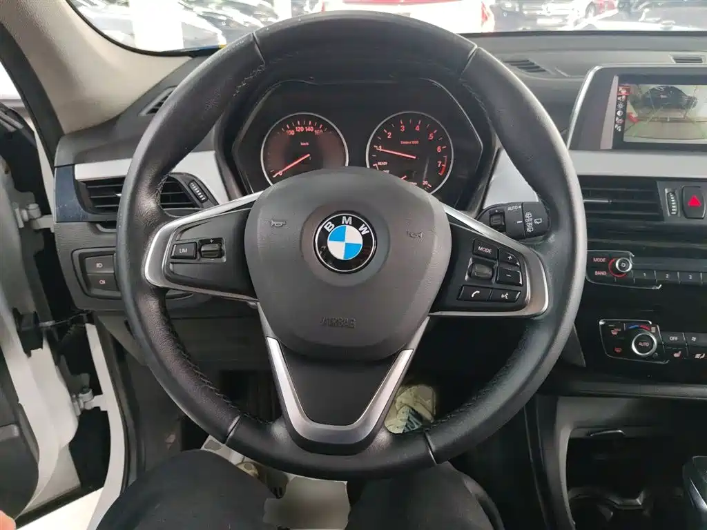 BMW X1 2017 — фото 11