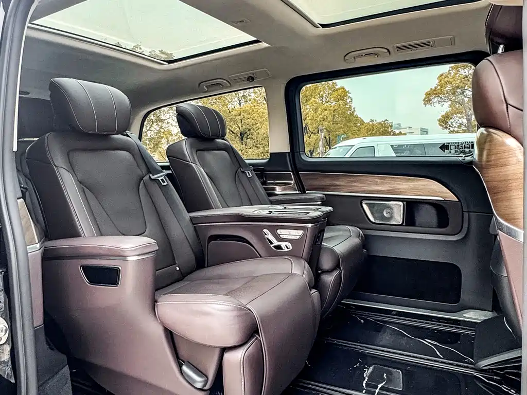Mercedes-Benz V-Class 2022 — фото 21