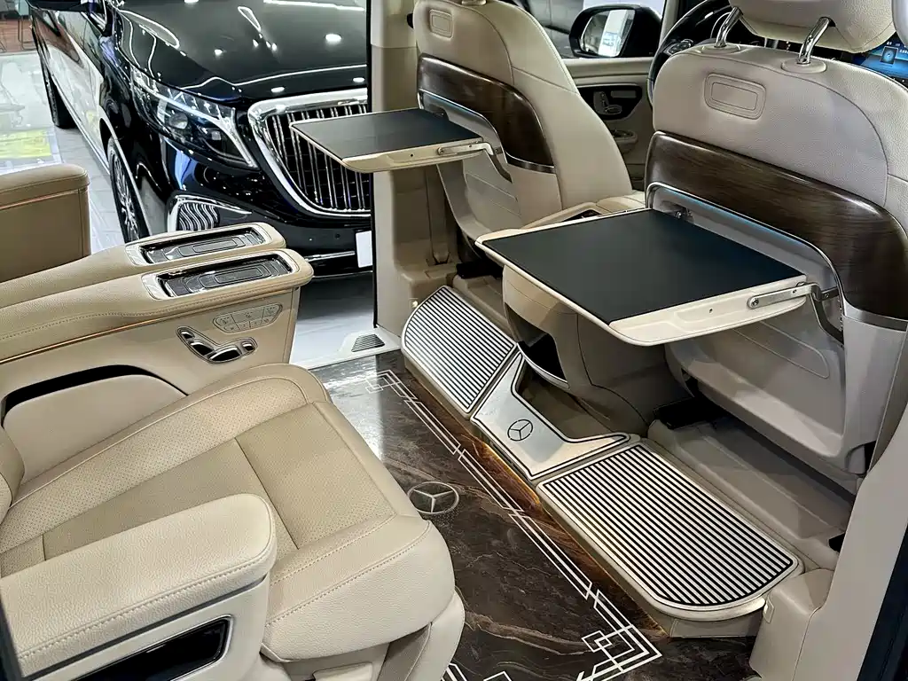 Mercedes-Benz V-Class 2022 — фото 16