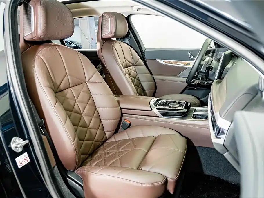 BMW 7 Series 2023 — фото 23