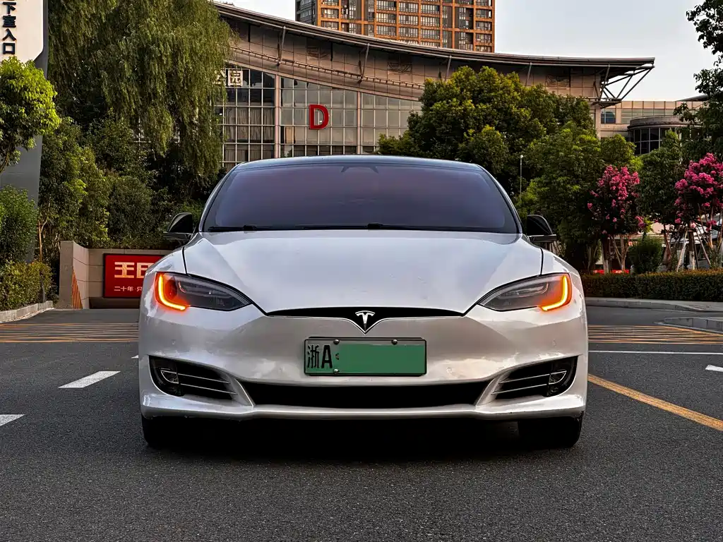 Tesla Model S 2018 — фото 2