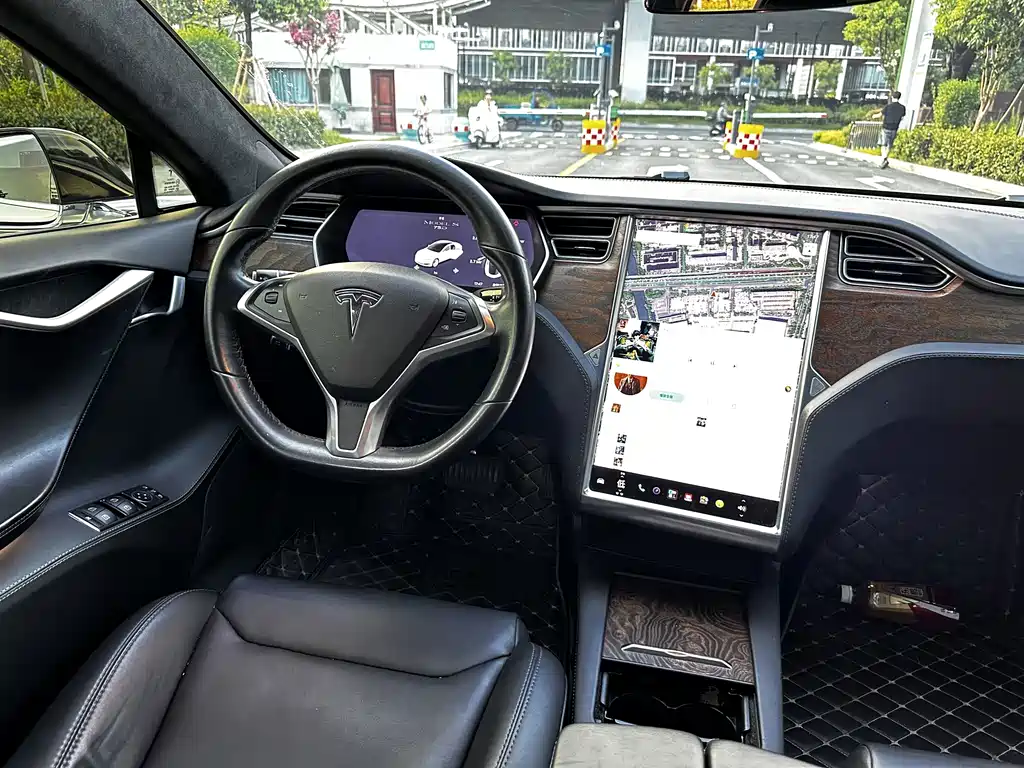 Tesla Model S 2018 — фото 15