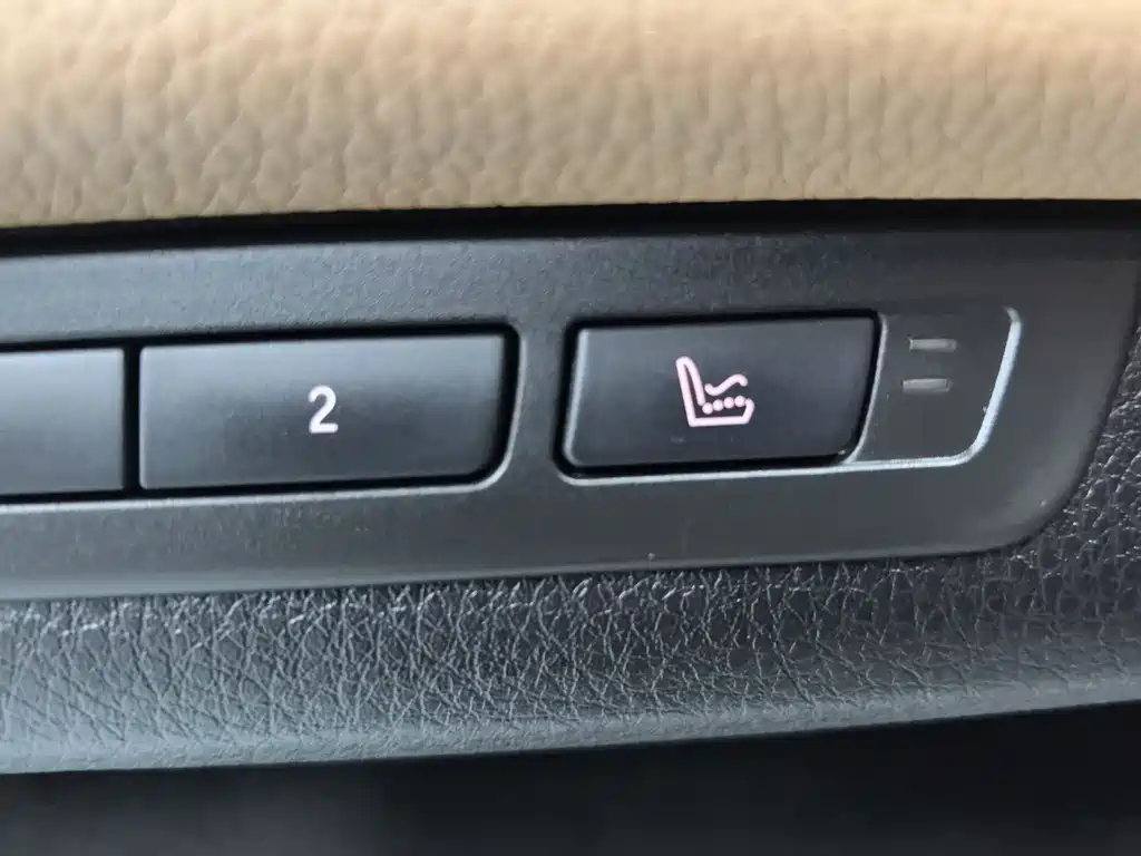 BMW 7 Series 2011 — фото 14