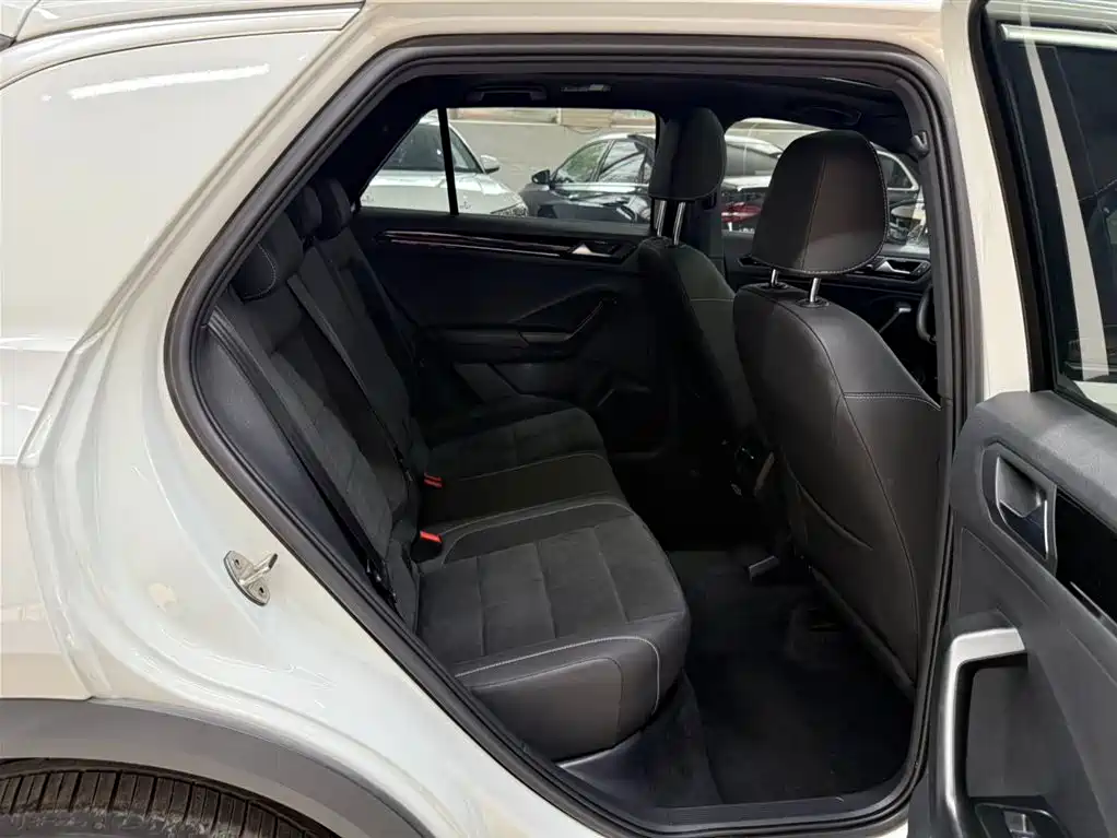 Volkswagen T-Roc 2021 — фото 22