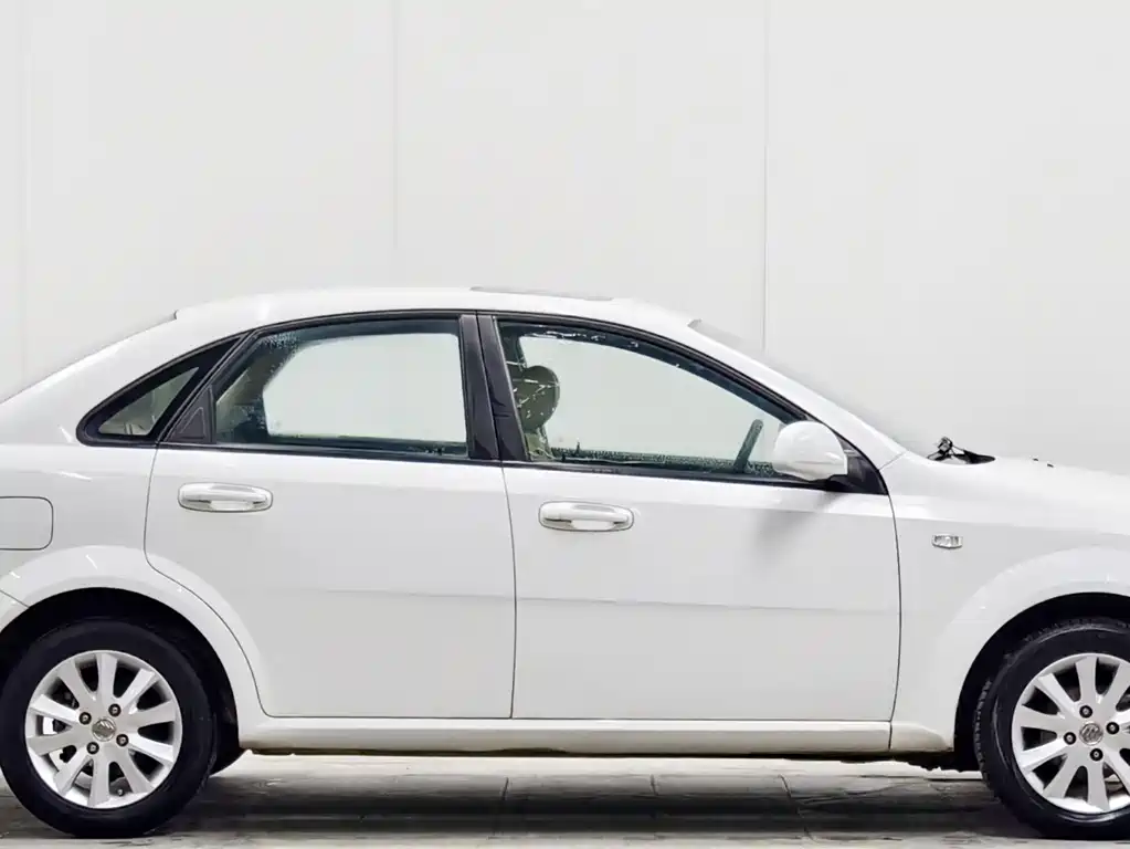 Buick Excelle 2015 — фото 8