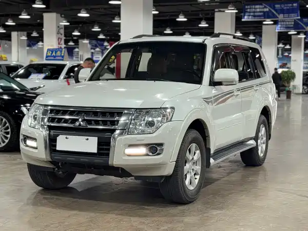 Mitsubishi Pajero 2016
