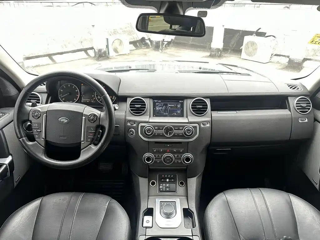 Land Rover Discovery 2017 — фото 11