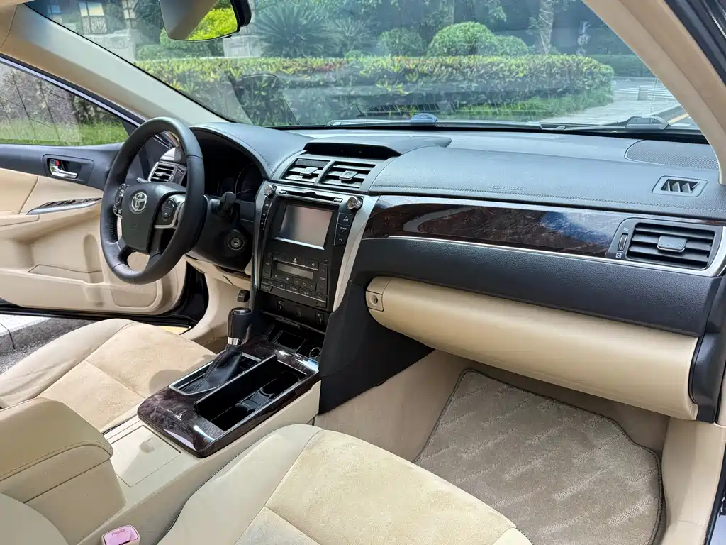 Toyota Camry 2016 — фото 8