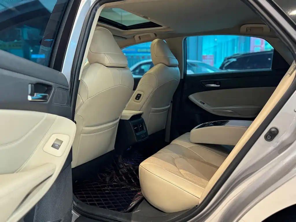Toyota Avalon 2019 — фото 10