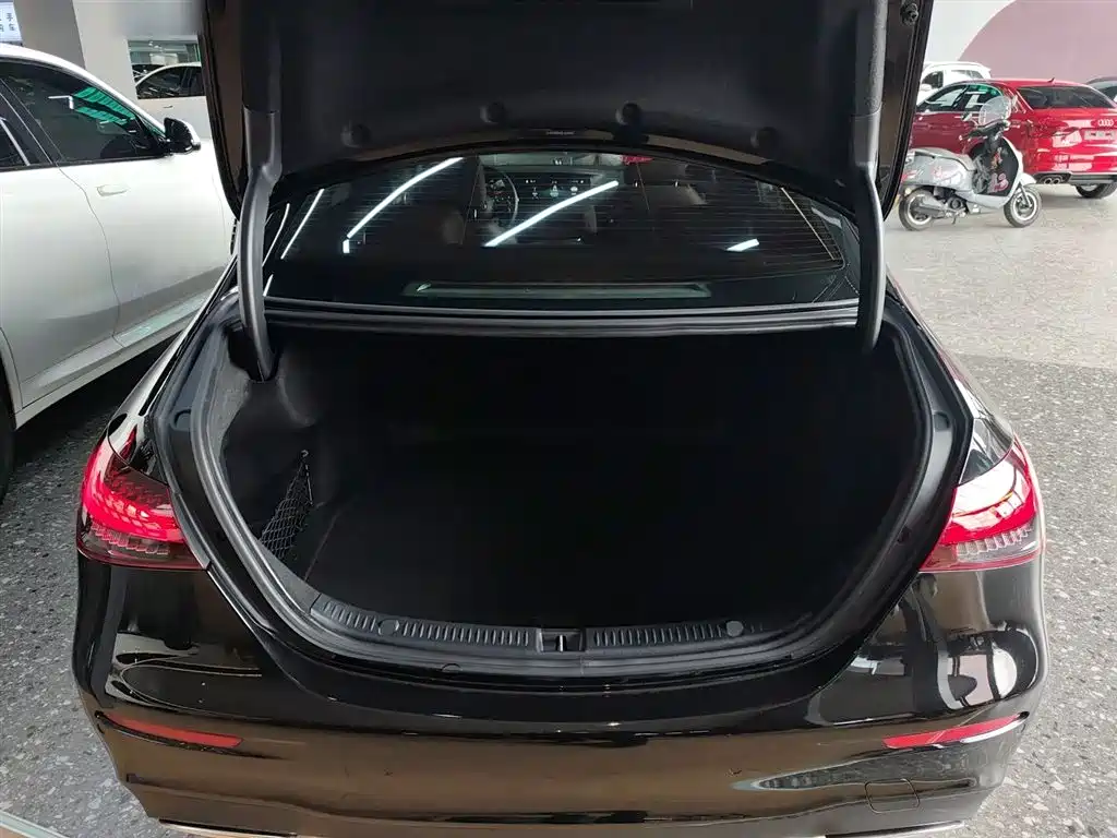 Mercedes-Benz E-Class 2020 — фото 15