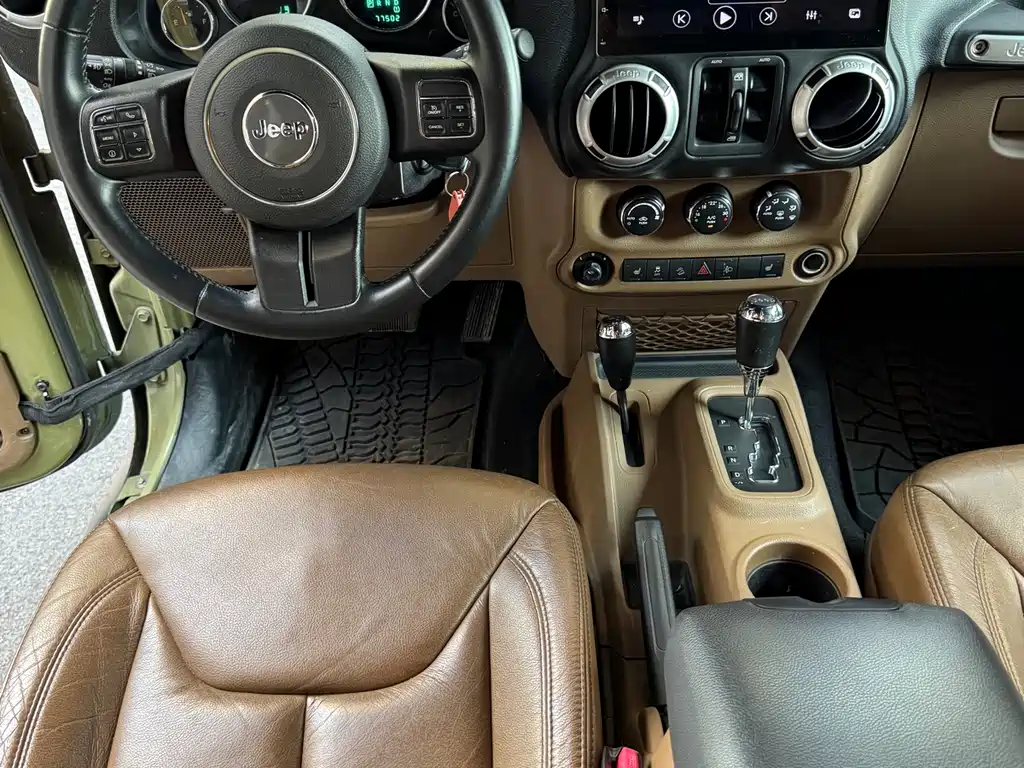 Jeep Wrangler 2014 — фото 11
