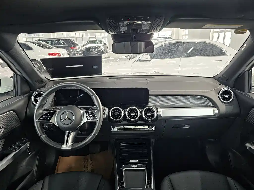 Mercedes-Benz GLB 2024