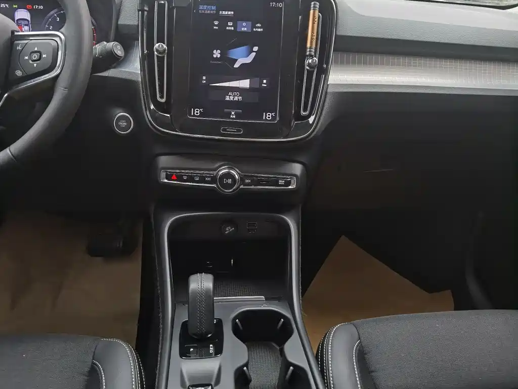 Volvo XC40 2020 — фото 10