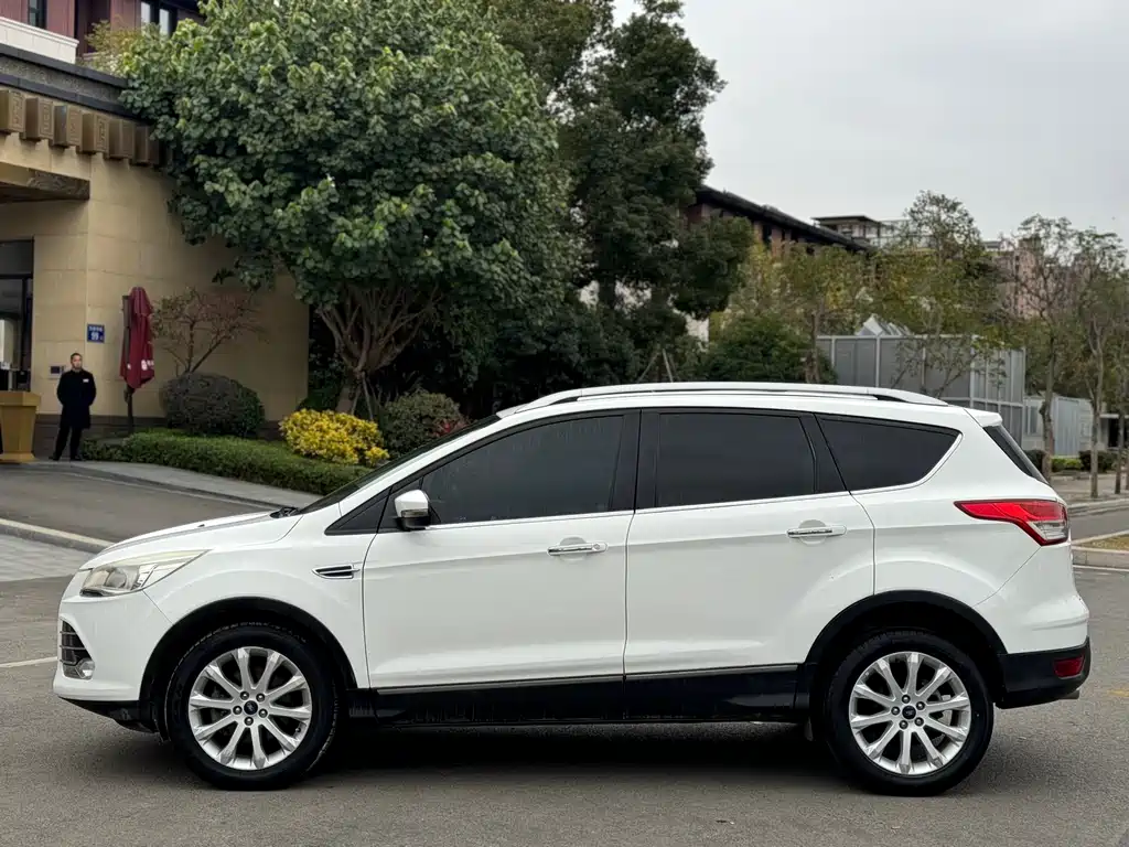 Ford Kuga 2014 — фото 10