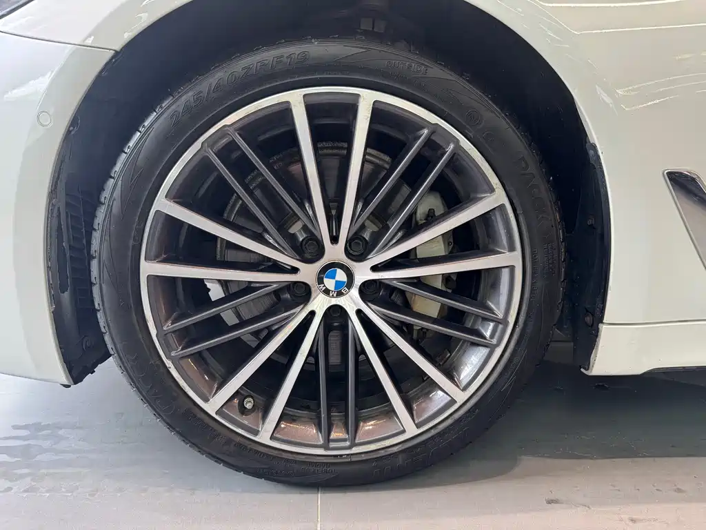 BMW 5 Series 2020 — фото 16